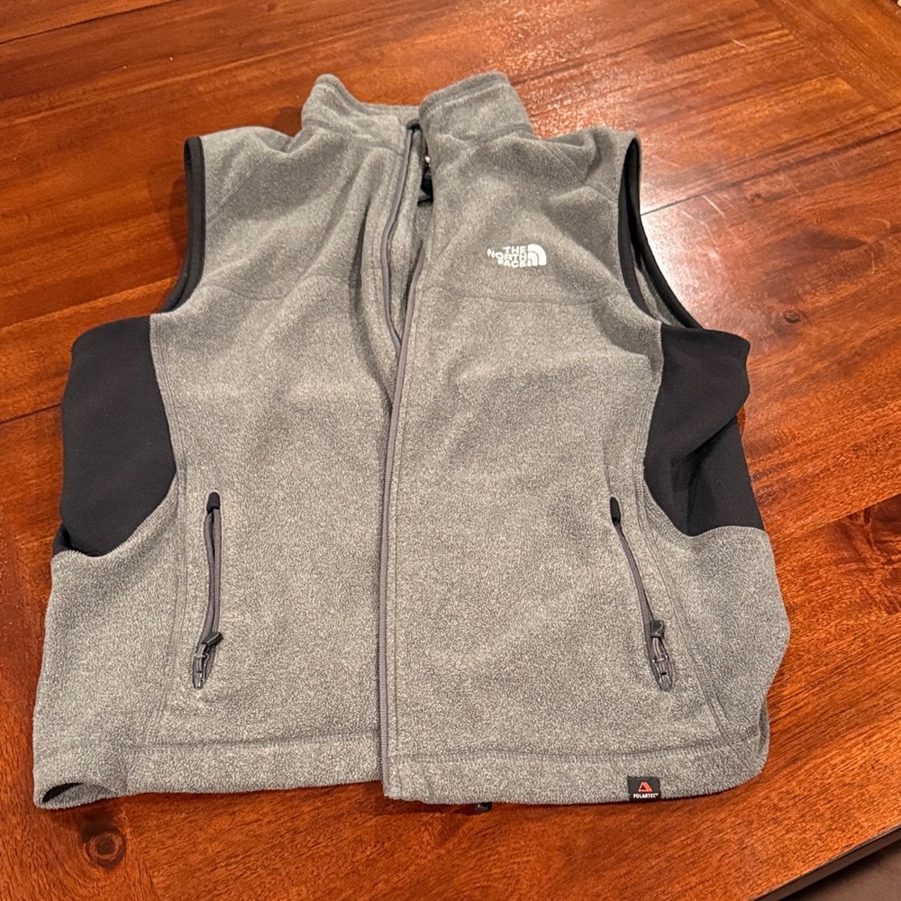 Men’s Northface lightweight vest